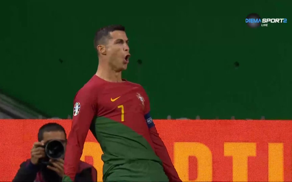 В 50-а минута бе отсъдена дузпа за нарушение срещу Жоао