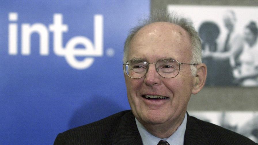 На 94 години почина съоснователят на "Intel" Гордън Мур