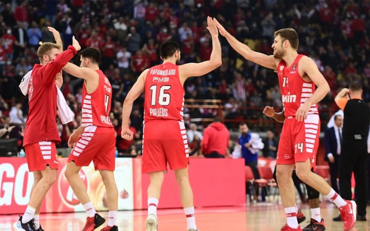 Победа номер 20 за Олимпиакос в Гърция, Везенков най-резултатен отново