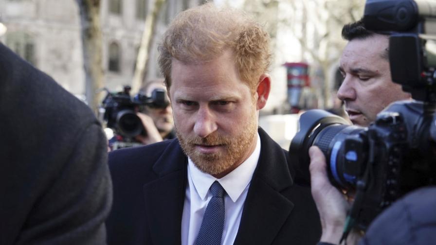 <p>Отново в Лондон: Принц Хари съди таблоид (СНИМКИ)</p>