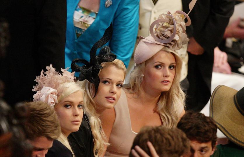 <p>От ляво надясно: близначките лейди Амелия и лейди Елиза, сестра им лейди Кити на сватбата на принц Уилям и Кейт Мидълтън през 2011 г.</p>