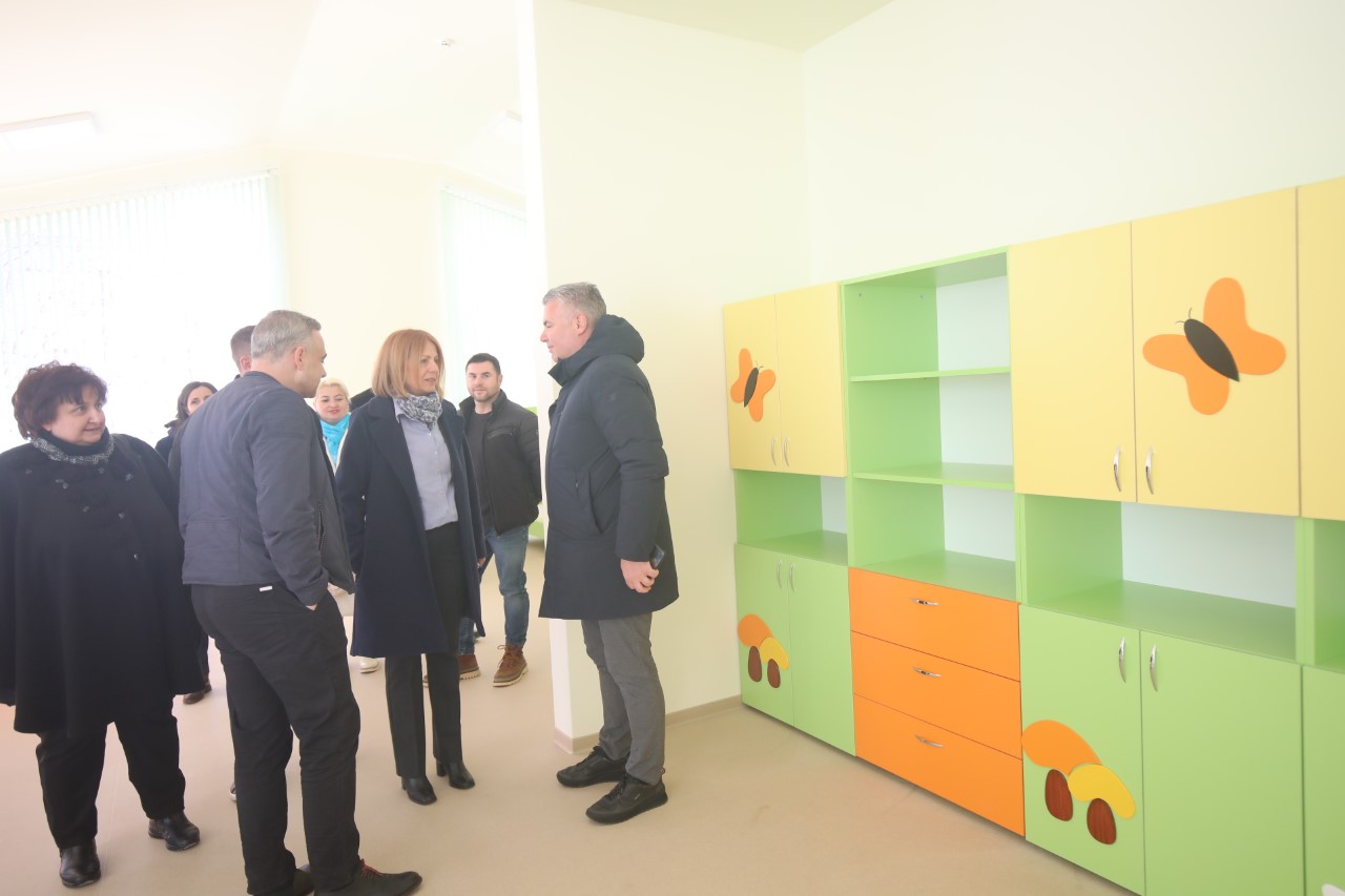 <p>Кметът на София Йорданка Фандъкова провери изграждането на новата детска градина в район &quot;Витоша&ldquo;</p>