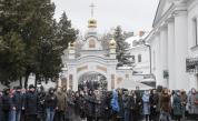 Скандал, Киев гони духовници, те отказват да напуснат