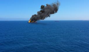 Пожар на товарен кораб, плаващ към България, има ранен (ВИДЕО)