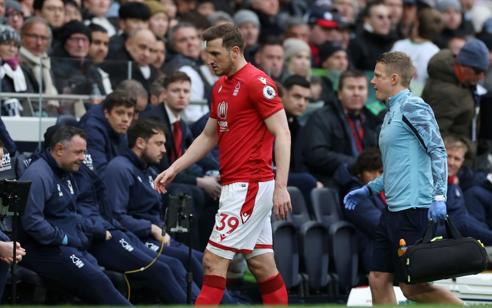 Нападателят на Нотингам Форест – Крис Ууд, ще пропусне оставащите