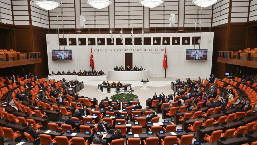 Финландия влиза в НАТО: Турският парламент одобри членството ѝ