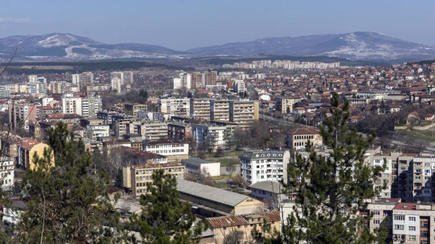 Авария на топлопровод в Перник: Част от града е без топла вода