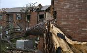 Разрушени къщи, изкоренени дървета, пострадали: Торнадо връхлетя Литъл Рок в САЩ (СНИМКИ)