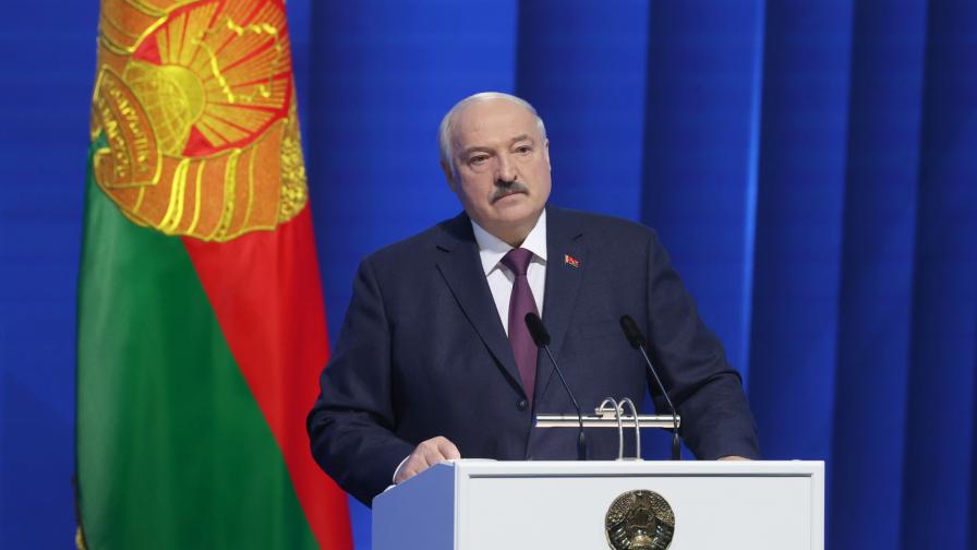 <p>Лукашенко: Трябва Путин и аз да решим и да направим това, ако е необходимо</p>