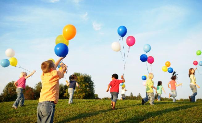 От играчка - плачка: Спукан балон с хелий изгори главата на дете в София