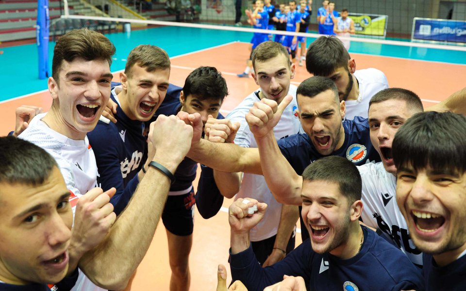 Марек ЮнионИвкони запази мястото си в волейболния елит след успех над