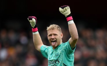 Докато Аарън Рамсдейл изглежда споделя приятелски отношения извън терена с