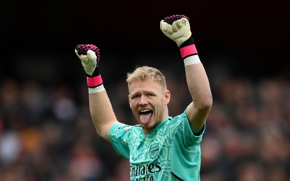 Докато Аарън Рамсдейл изглежда споделя приятелски отношения извън терена с