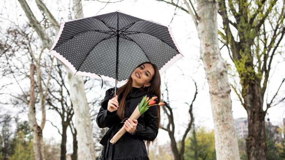 април време чадър жена пролет