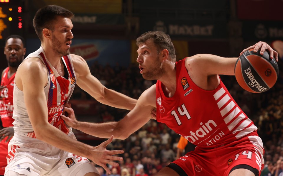 Българската баскетболна звезда – Александър Везенков, изигра пореден силен мач
