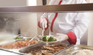 Плесен и храна с изтекъл срок: БАБХ откри сериозни нарушения в училищните кухни и кетъринг фирми