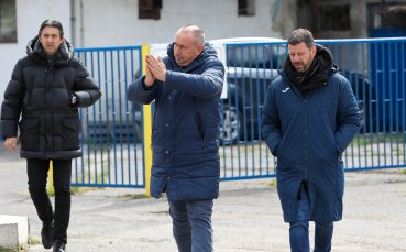 Старши треньорът на Левски Станимир Стоилов бе посрещнат с аплодисменти