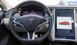 <p>&bdquo;Биг Брадър&rdquo;, служители на Tesla гледат пикантни кадри от камерите в колите</p>