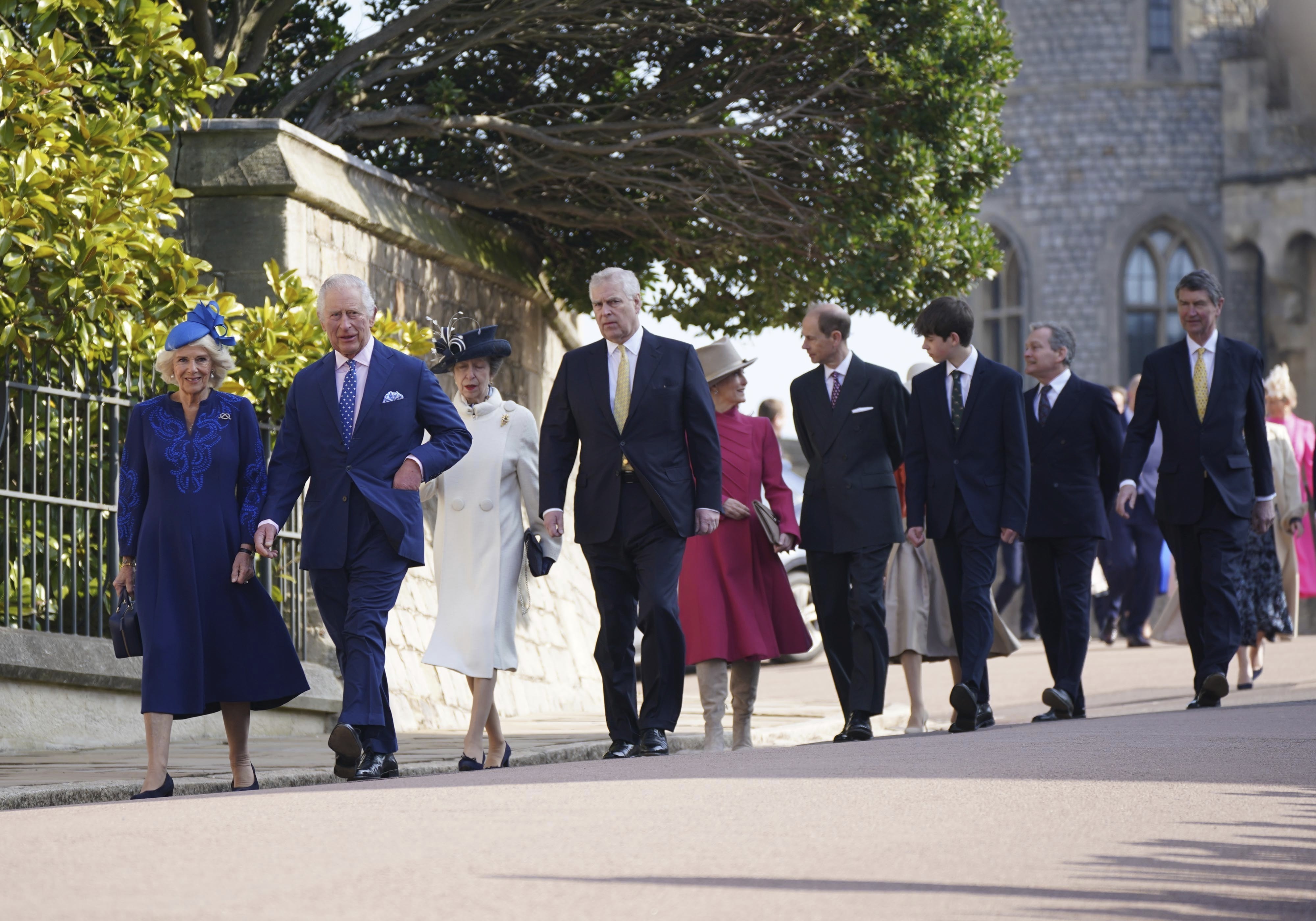 <p>Крал Чарлз Трети и високопоставени членове на британската кралска фамилия се събраха днес в замъка Уиндзор за традиционната служба за Великден - първата след възкачването на престола на новия монарх.</p>