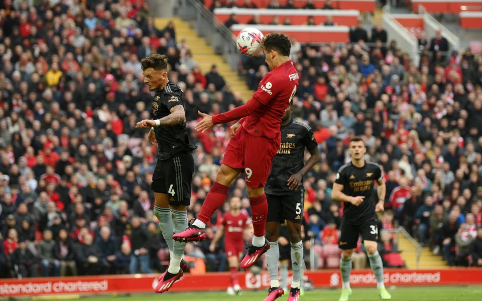 Ливърпул играе при срещу лидера Арсенал в последен сблъсък от