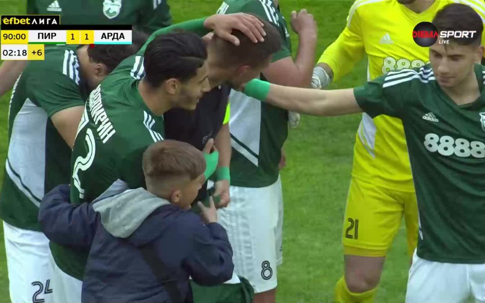 Таранът на орлетата Преслав Йорданов демонстрира, че умее да се