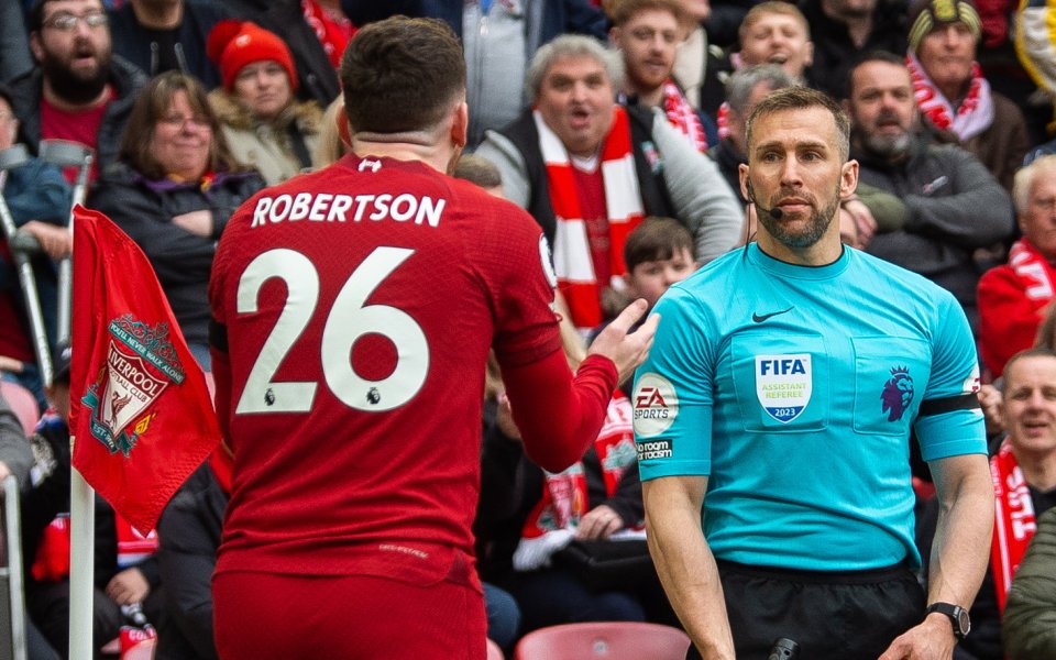 Асистент-съдията, срещу когото тече разследване за удар с лакът към