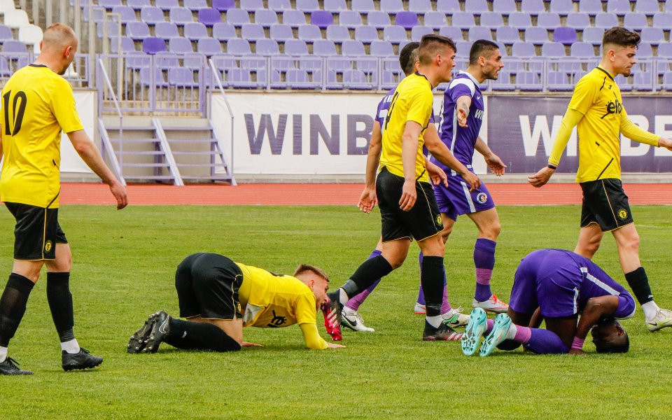 Миньор Перник приема Струмска слава в мач от 28-ия кръг