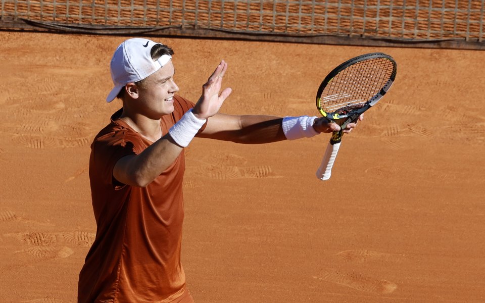 Холгер Руне се класира за 1/2-финалите на силния тенис турнир