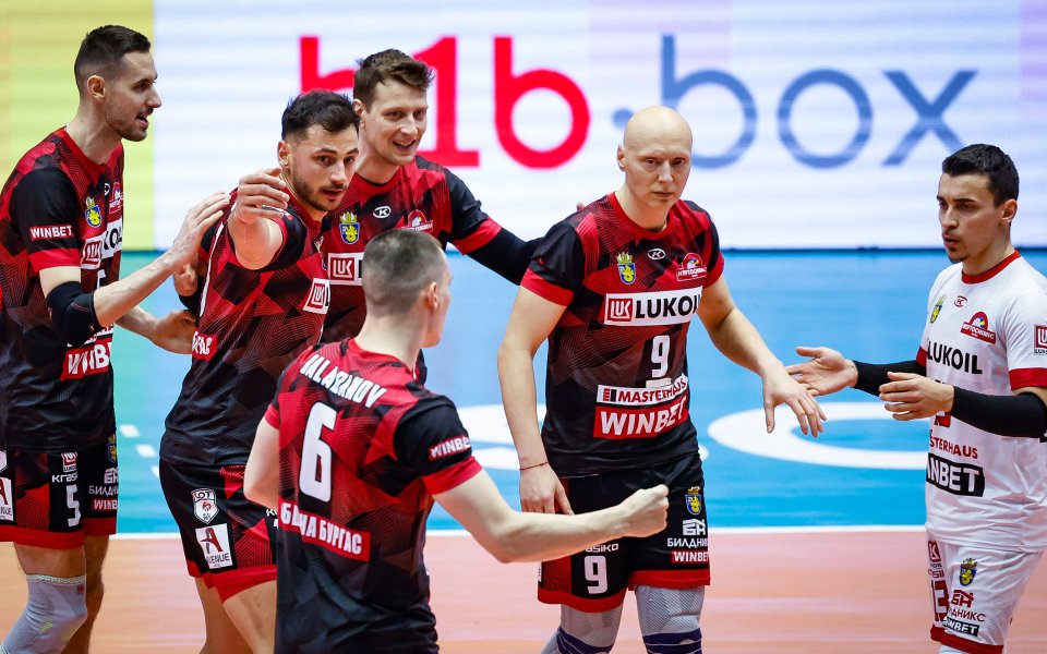 Вицешампионите от Нефтохимик 2010 върна интригата в полуфиналната серия от