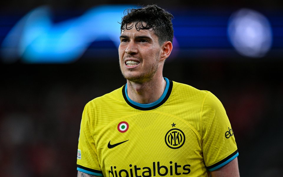 Защитникът на Интер Алесандро Бастони може да продължи кариерата си