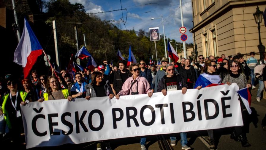 Десетки хиляди на протест срещу бедността в Чехия