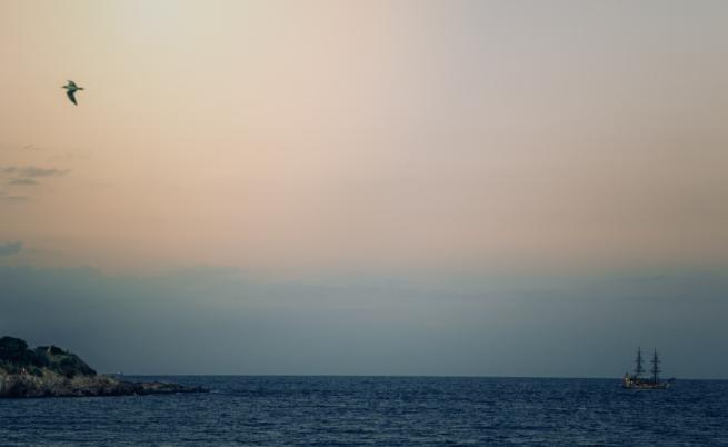 Тревога в Черно море: Сигнал за мина вдигна военните на крак