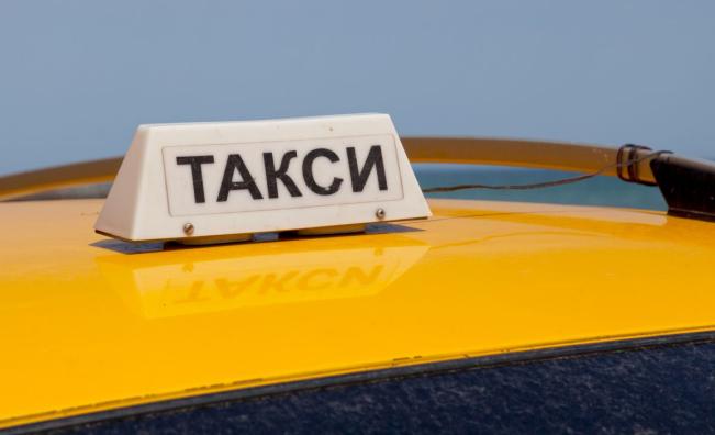 Прокуратурата започва проверка за момичето, снимано в такси