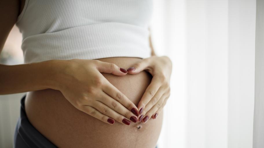 Изтръпване на ръцете при бременност: Опасно ли е и как да се справим?