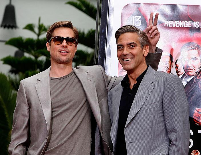 <p>Премиера на &bdquo;Бандата на Оушън 3&ldquo; (2007 г.)</p>

<p>Джордж Клуни и Брад Пит</p>