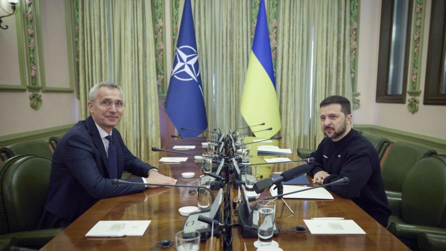 Президентът на Украйна Володимир Зеленски и генералният секретар на НАТО Йенс Столтенберг се срещнаха в Киев, Украйна. Посещението на Столтенберг в Киев не беше обявено. Това е първото посещение на шефа на НАТО в Украйна, откакто Русия започна пълномащабното си нахлуване в страната през февруари 2022 г.