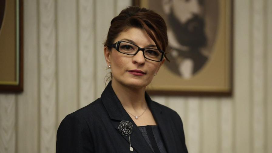 Атанасова: Въпреки компромисите, ГЕРБ-СДС ще подкрепи кабинета "Денков-Габриел"