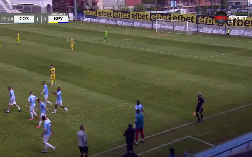 В 25-ата минута Йохан Н'зи изведе майсторски отдясно в наказателното поле