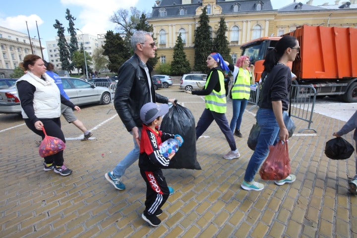 <p>Кампанията по предаване на пластмасови капачки се провежда на площад &bdquo;Княз Александър I Батенберг&rdquo;</p>