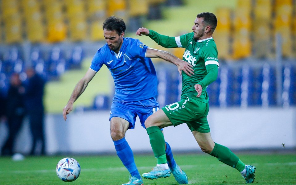Отборите на Левски и Берое играят при резултат 0:0 в