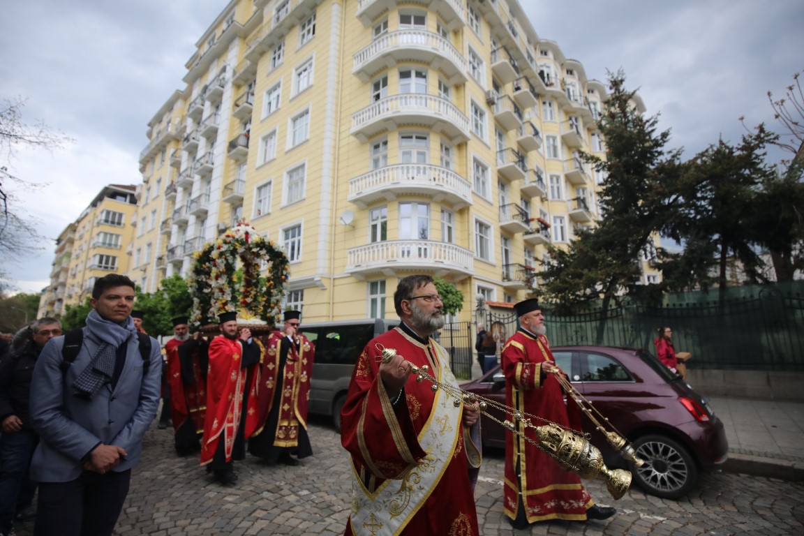 <p>Частица от мощите на свети Георги пристигна в София</p>