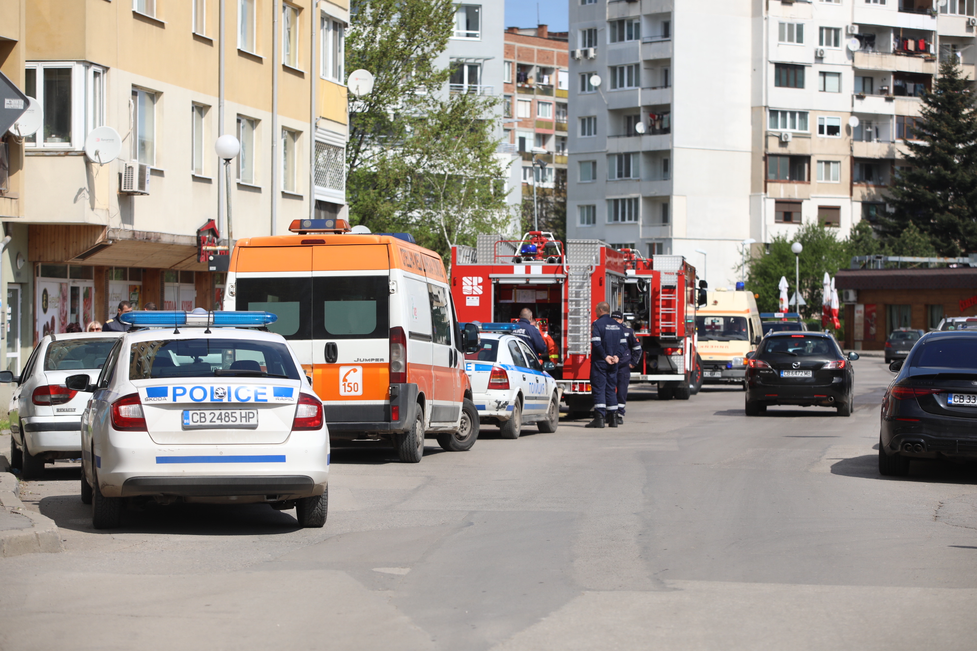 <p>Пожар избухна в жилищен блок в ж.к. Връбница 2 в София.</p>