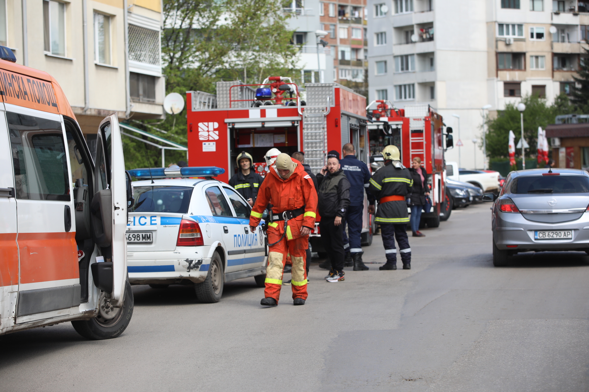 <p>Пожар избухна в жилищен блок в ж.к. Връбница 2 в София.</p>