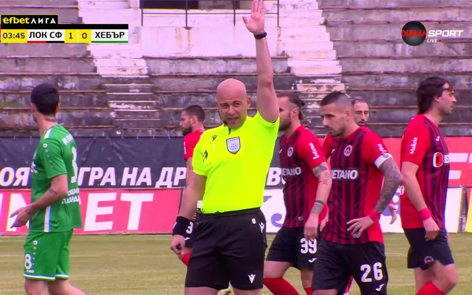 Груба грешка на Дебърлиев позволи на Франса да прати топката