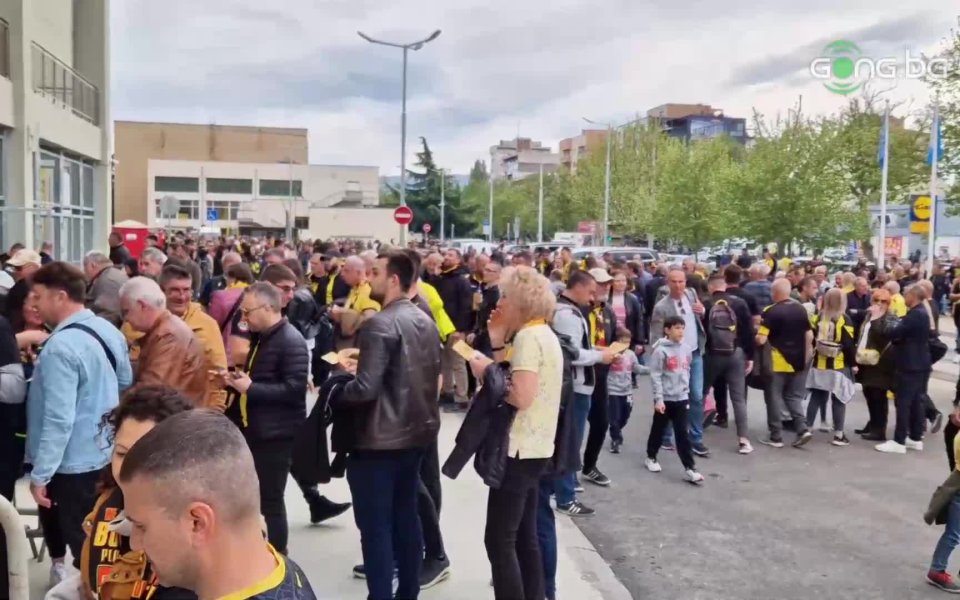 Еуфорията владее феновете на Ботев Пловдив през целия днешен ден.