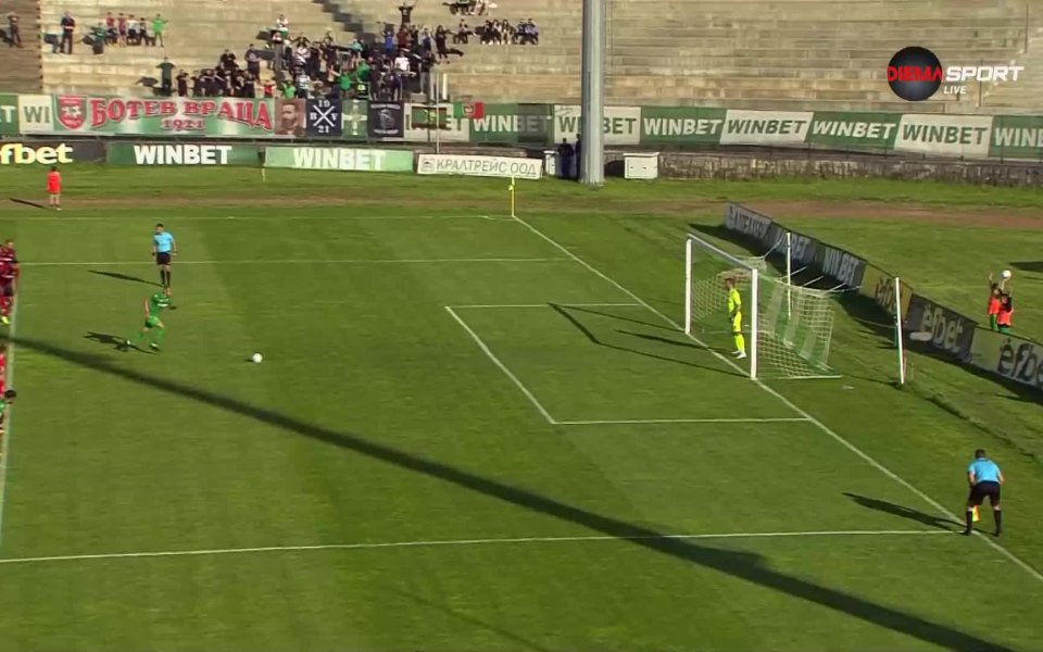 В 40-ата минута Браян Переа удвои аванса на Ботев Враца