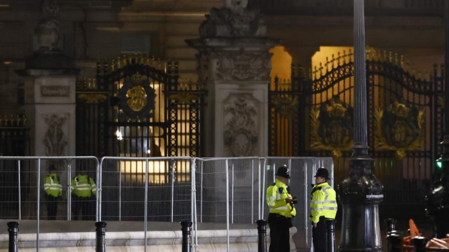 Арест край Бъкингамския дворец завърши с контролиран взрив