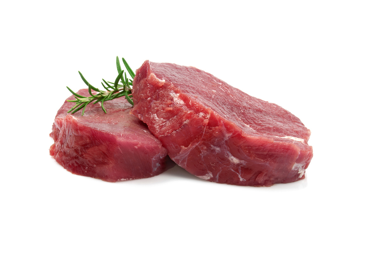 <p><strong>Червено месо</strong><br />
Намаляването на нивото на желязото в кръвта води до нарушаване на доставката на кислород до органите. Косата също страда от това. В този случай хемоглобинът може да намалее по време на менструация и при заболявания на стомашно-чревния тракт. Ето защо е толкова важно да поддържаме тялото си здраво. Червеното месо ще помогне: говеждо, телешко, агнешко. Жените трябва да използват този продукт 2-3 пъти седмично.&nbsp;</p>