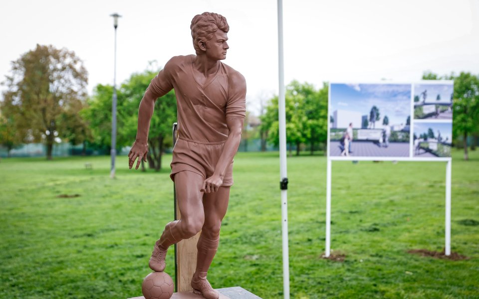 Поставянето на паметника на легендата на Левски - Георги Аспарухов,