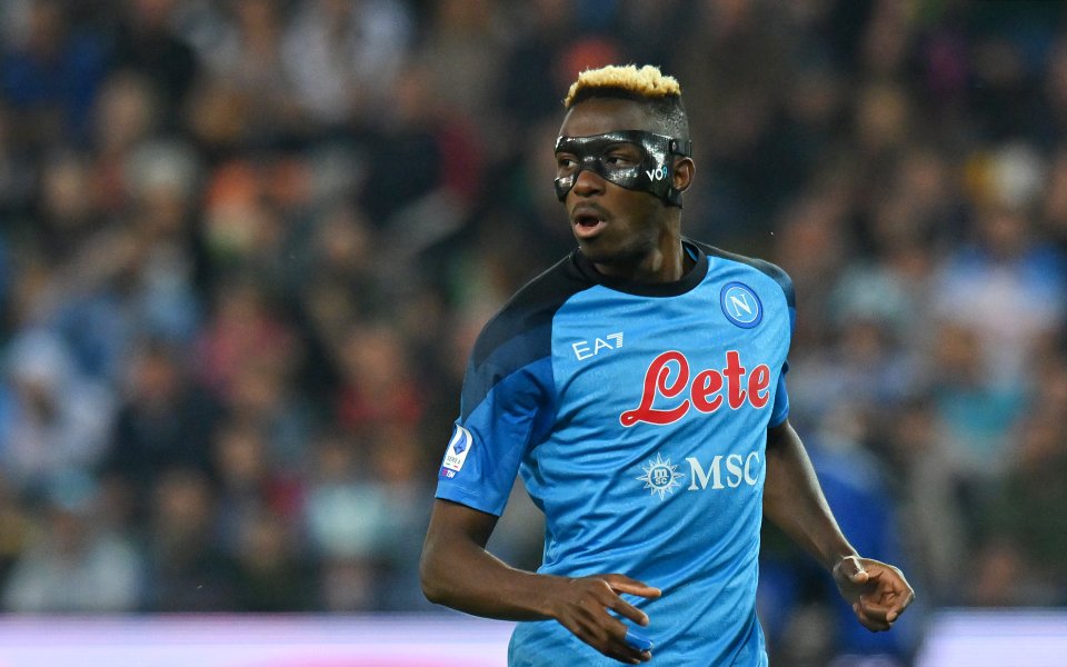 Виктор Осимен е свързван с трансфер извън Италия на фона на